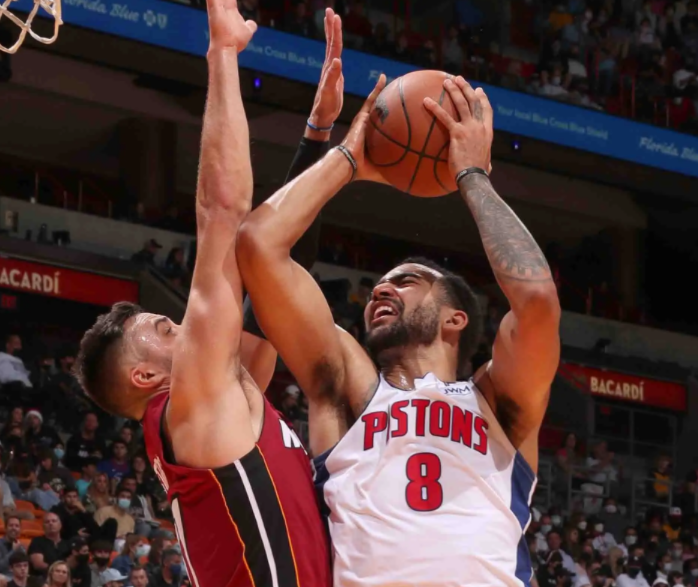  坎宁安全面发挥活塞击败火箭结束漫长连败